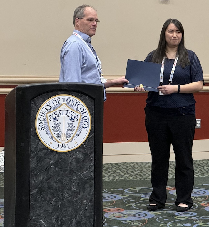 Trainees Katherine Roth and Manisha Agarwal win Society of Toxicology awards