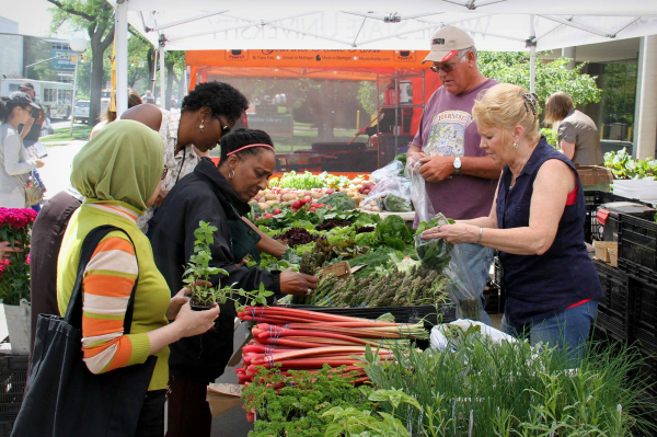 Weekly Farmers Market returns to campus 